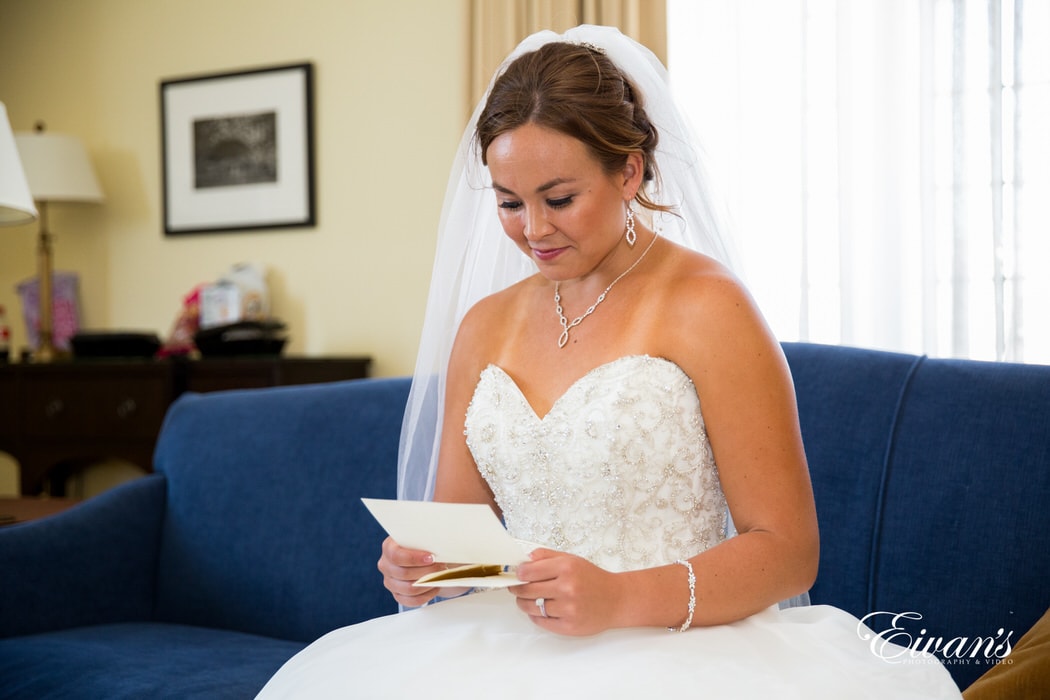 Reading the letter from her husband before they do solidify their vows.