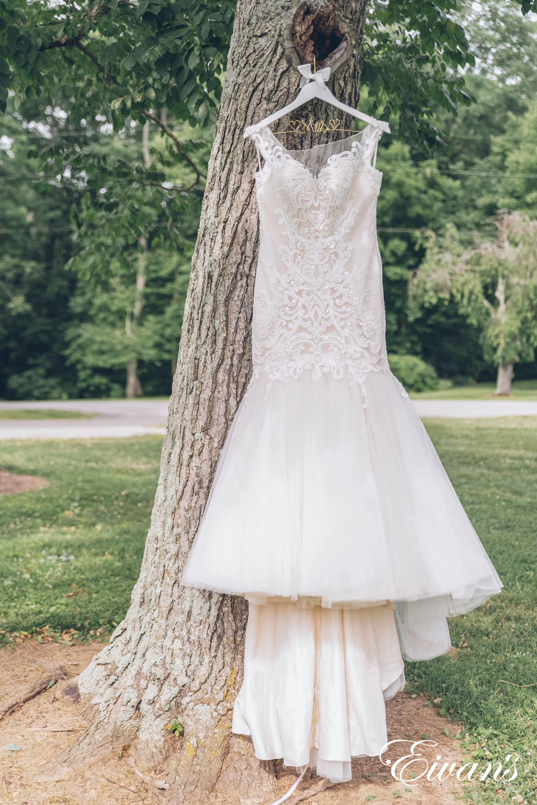 white floral lace sleeveless dress