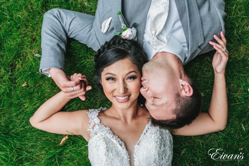 5 Wedding Poses To Use When Having Your Wedding Filmed