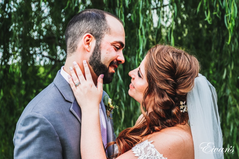 6 Romantic Wedding Poses For Indian Couples That Is A Must