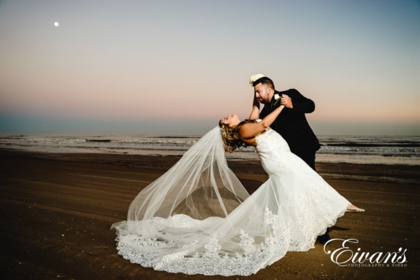 10 Romantic Wedding Couple Poses To Try Today! ​