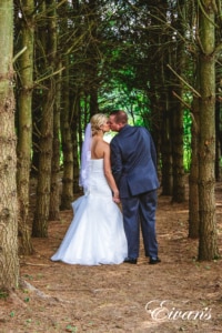 fun-wedding-into-the-forest