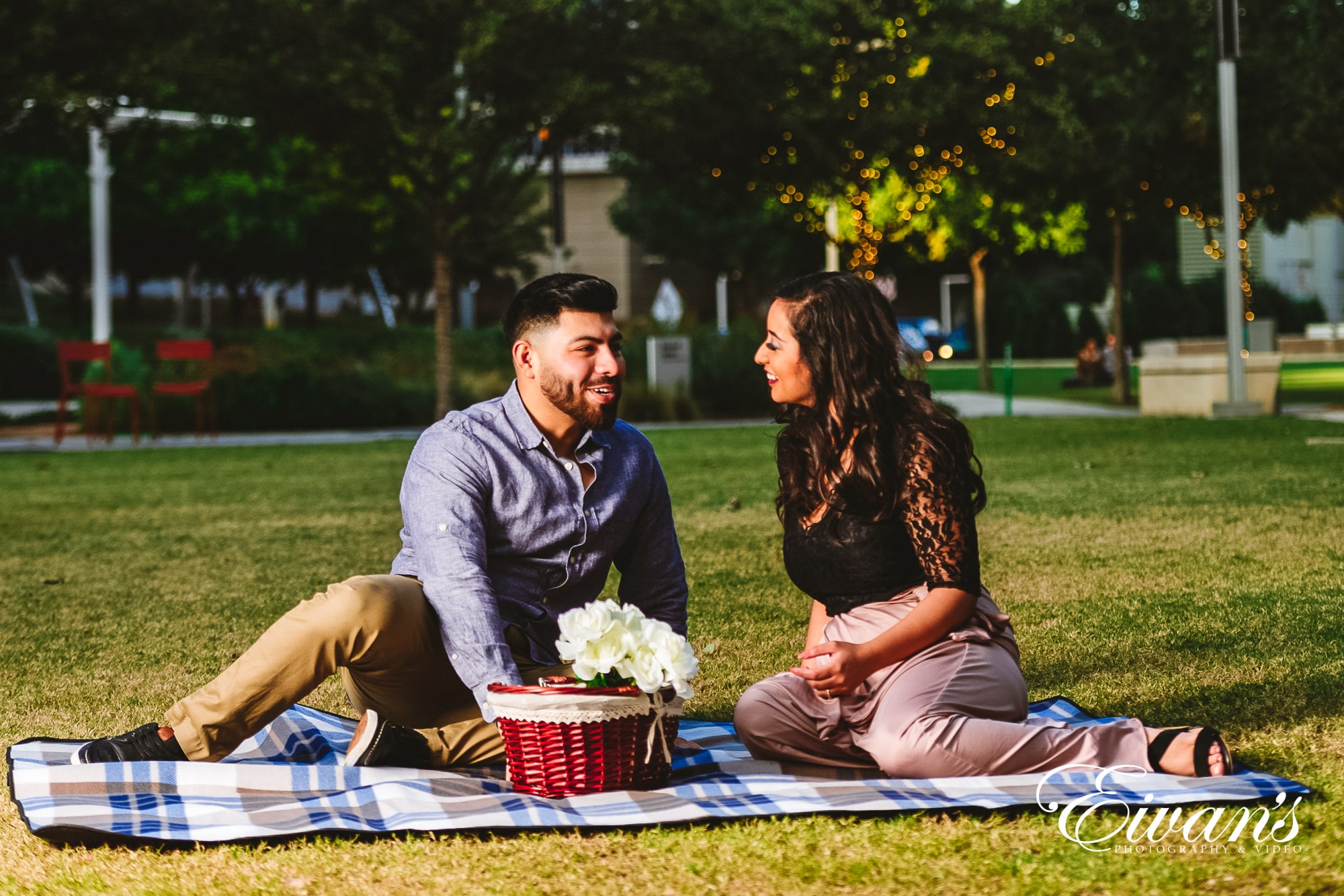 Image of an engaged couple having a picnic