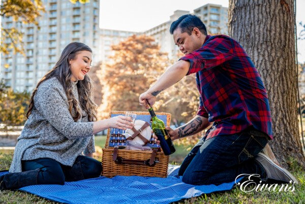 Image of an engaged man and woman having a picnic