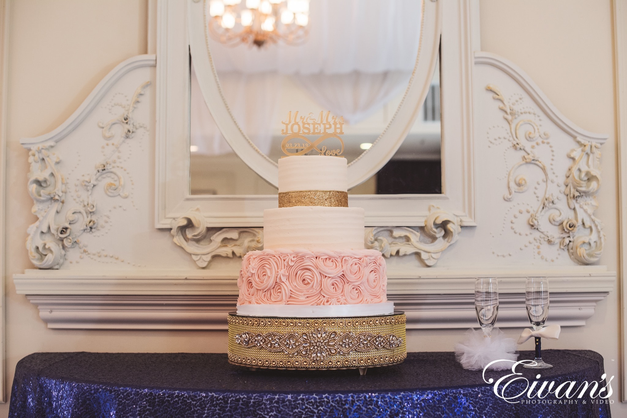 wedding-cake-trends-2020 image of a wedding cake