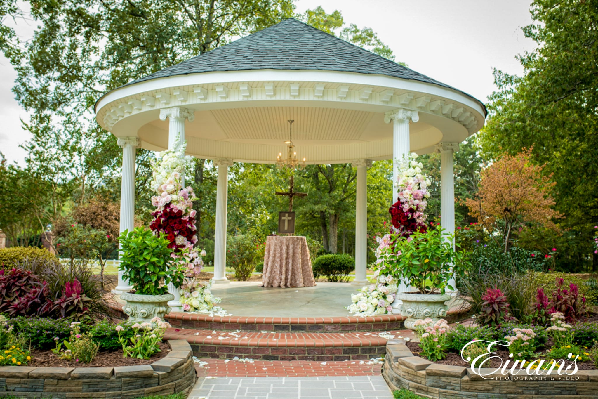 image of a wedding alter