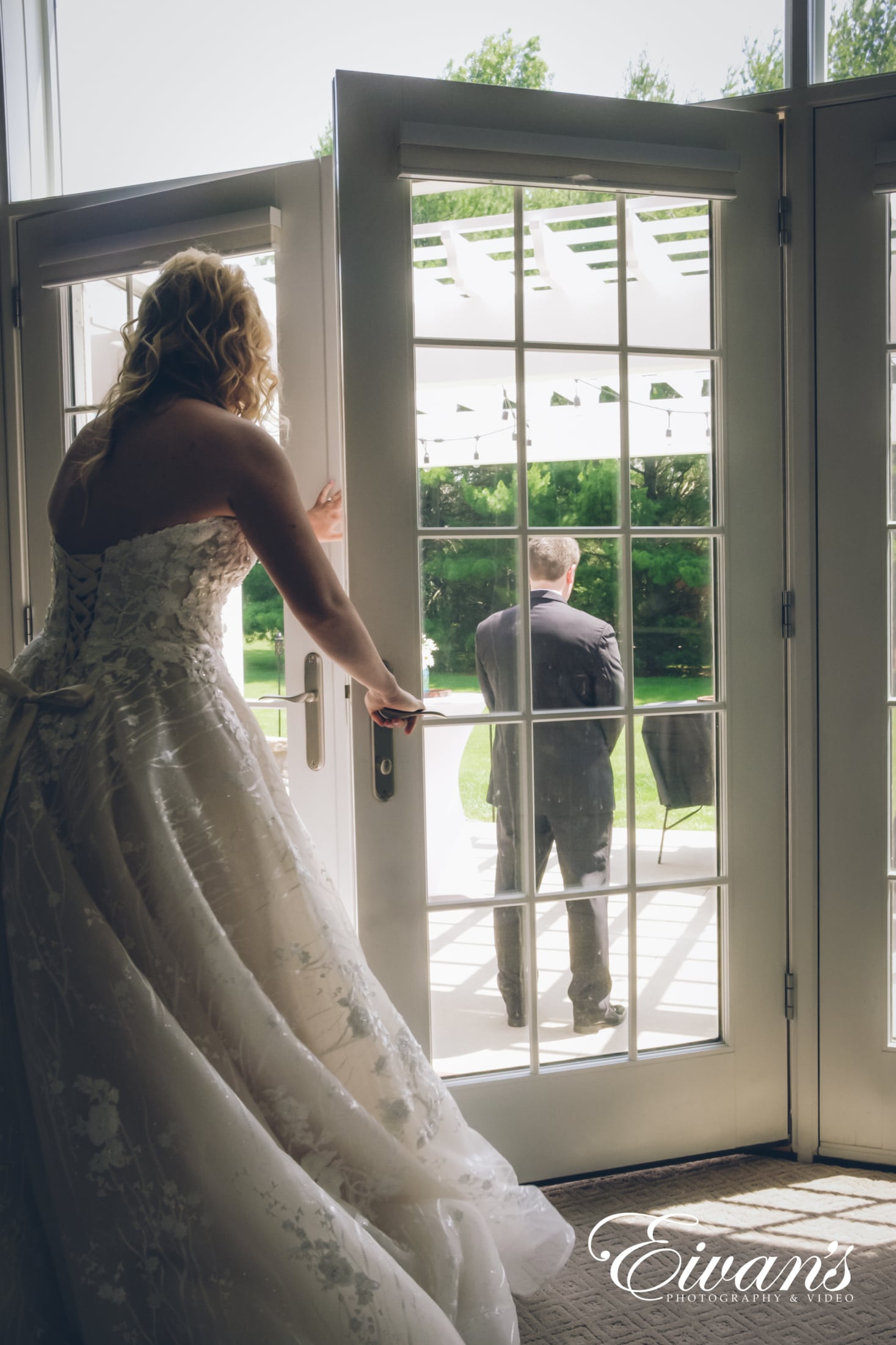 first-look-wedding-ideas image of bride opening the door