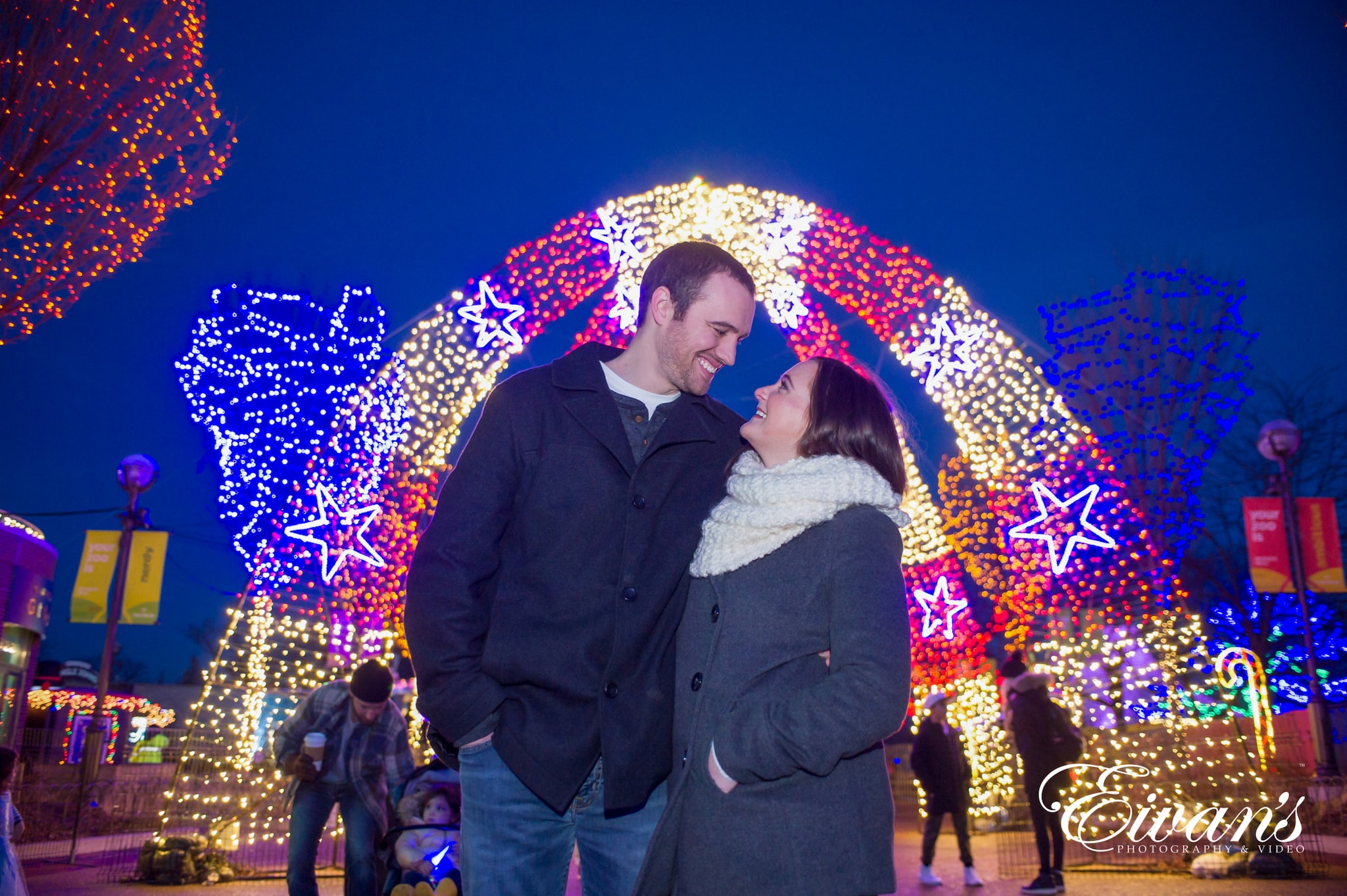 image of engaged couple at Lincoln park zoo