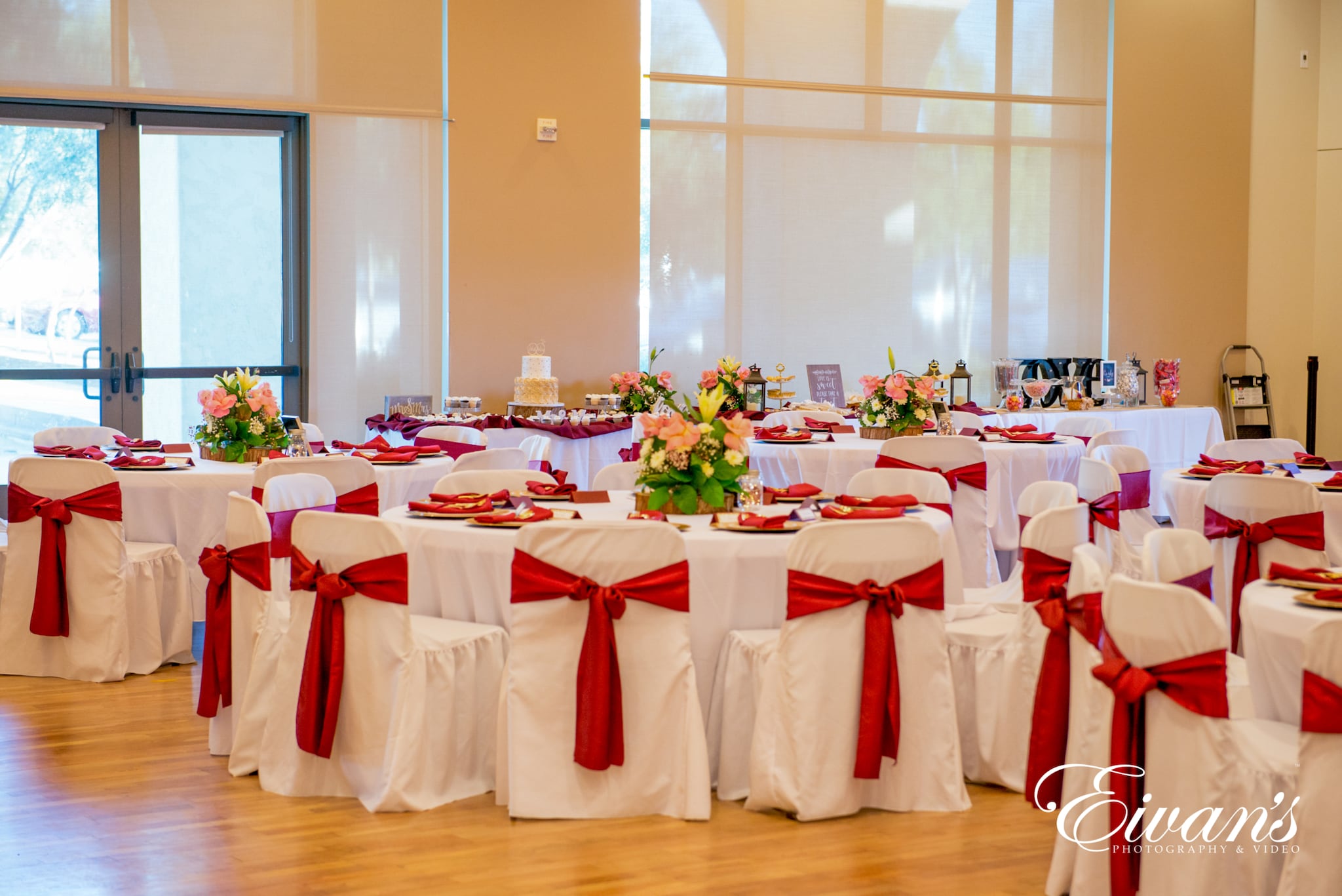 wedding-reception-decoration-ideas image of a reception venue
