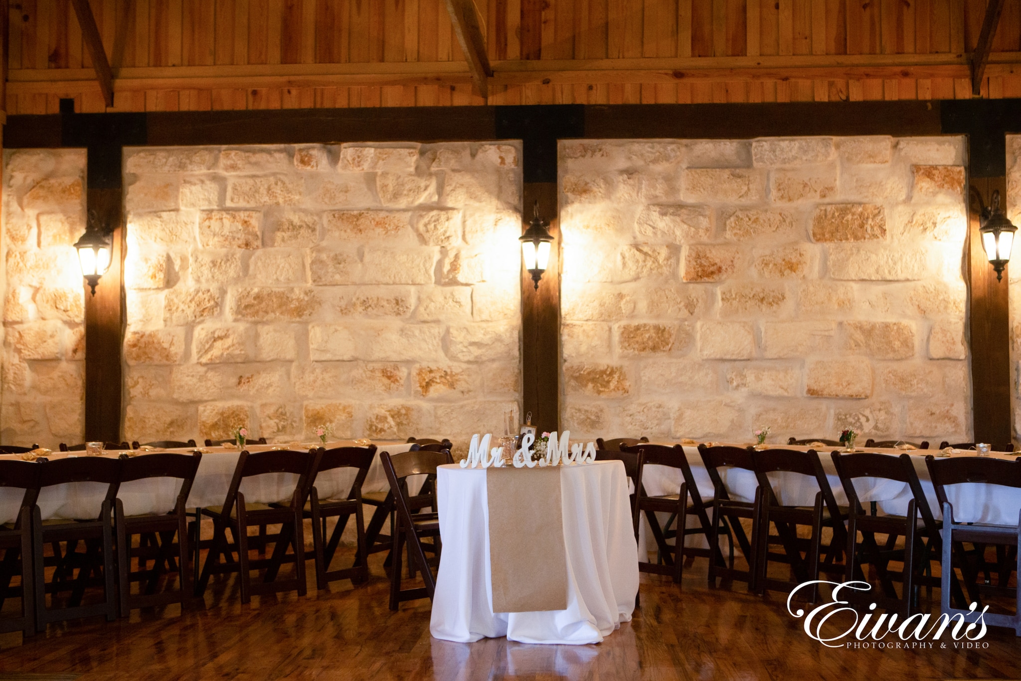 wedding-reception-decoration-ideas image of an indoor wedding venue