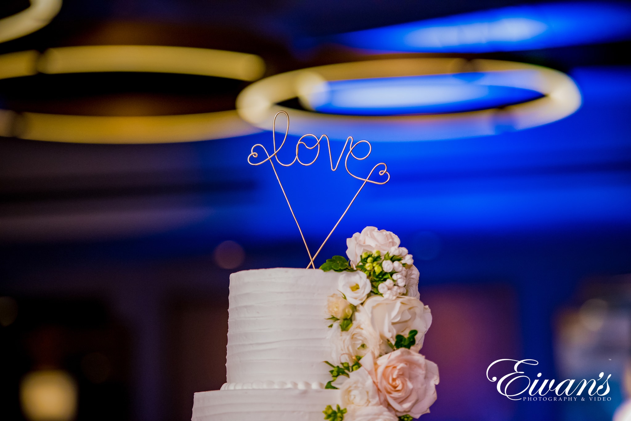 image of a wedding cake