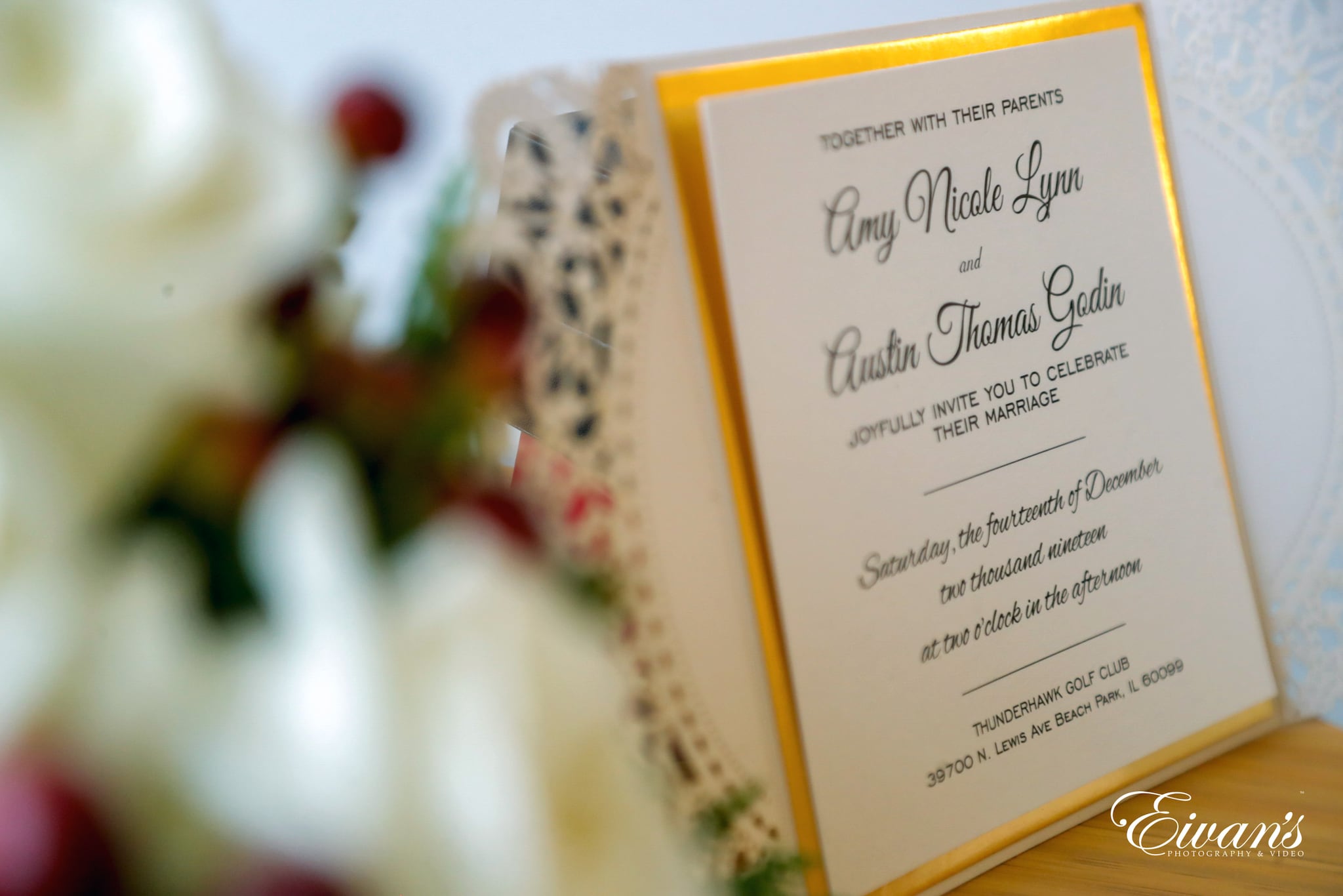 stunning wedding Invitation framed with golden color