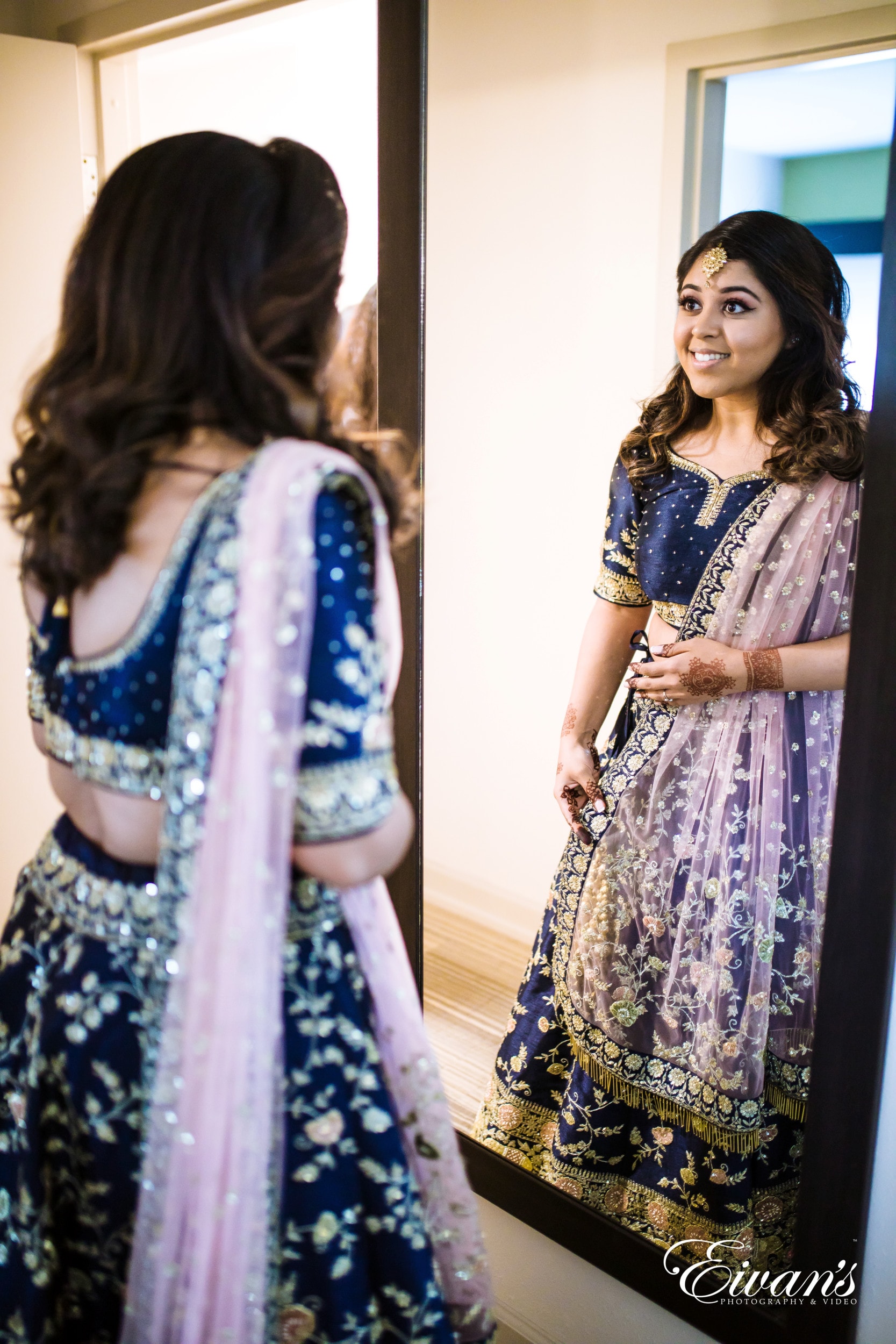 Makeup Wedding woman in blue and white floral dress