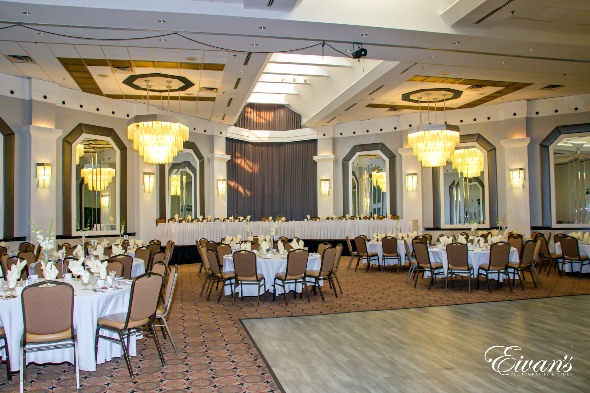 Banquets Extravagant banquet halls and beautiful event spaces