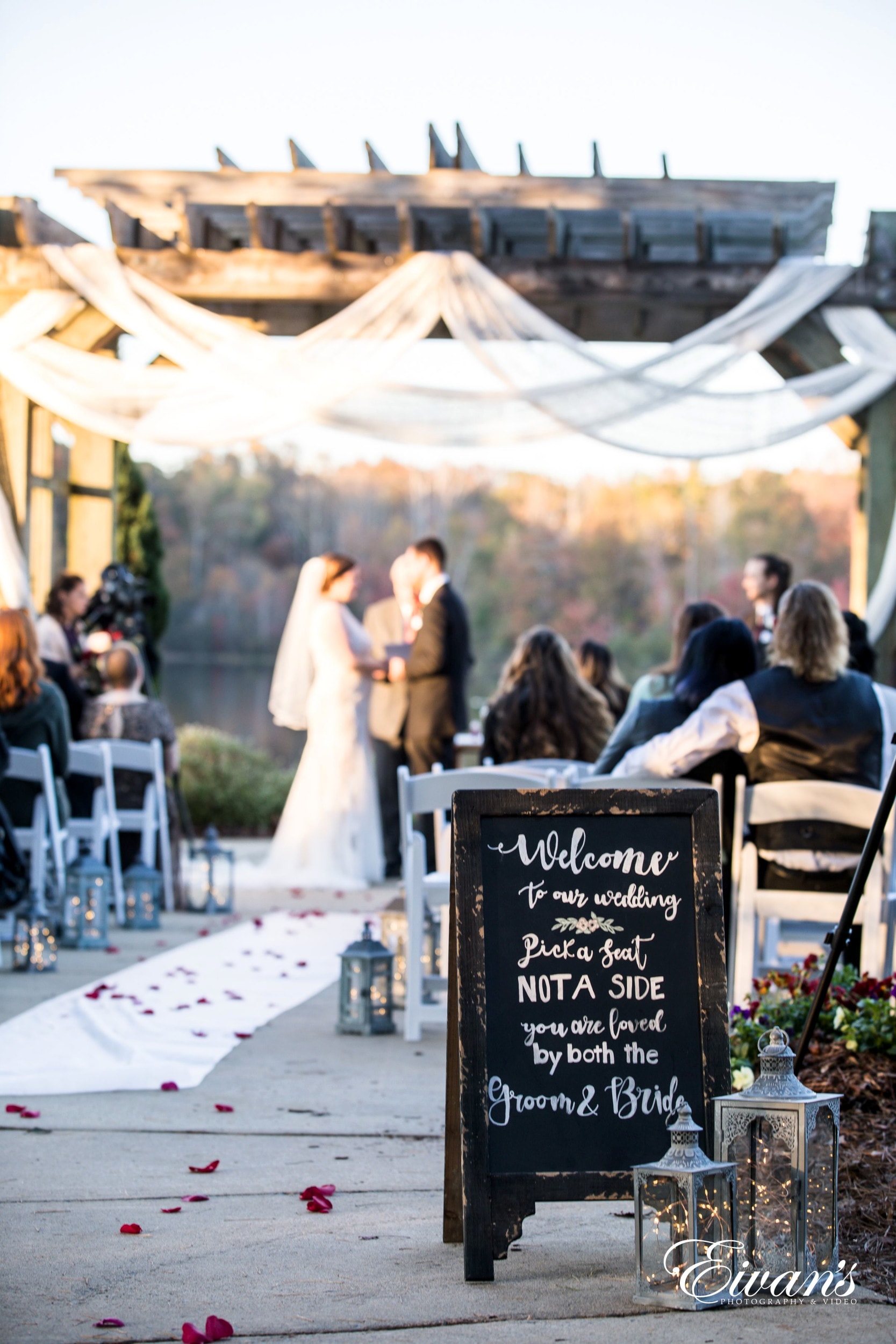 outdoor wedding sign ideas