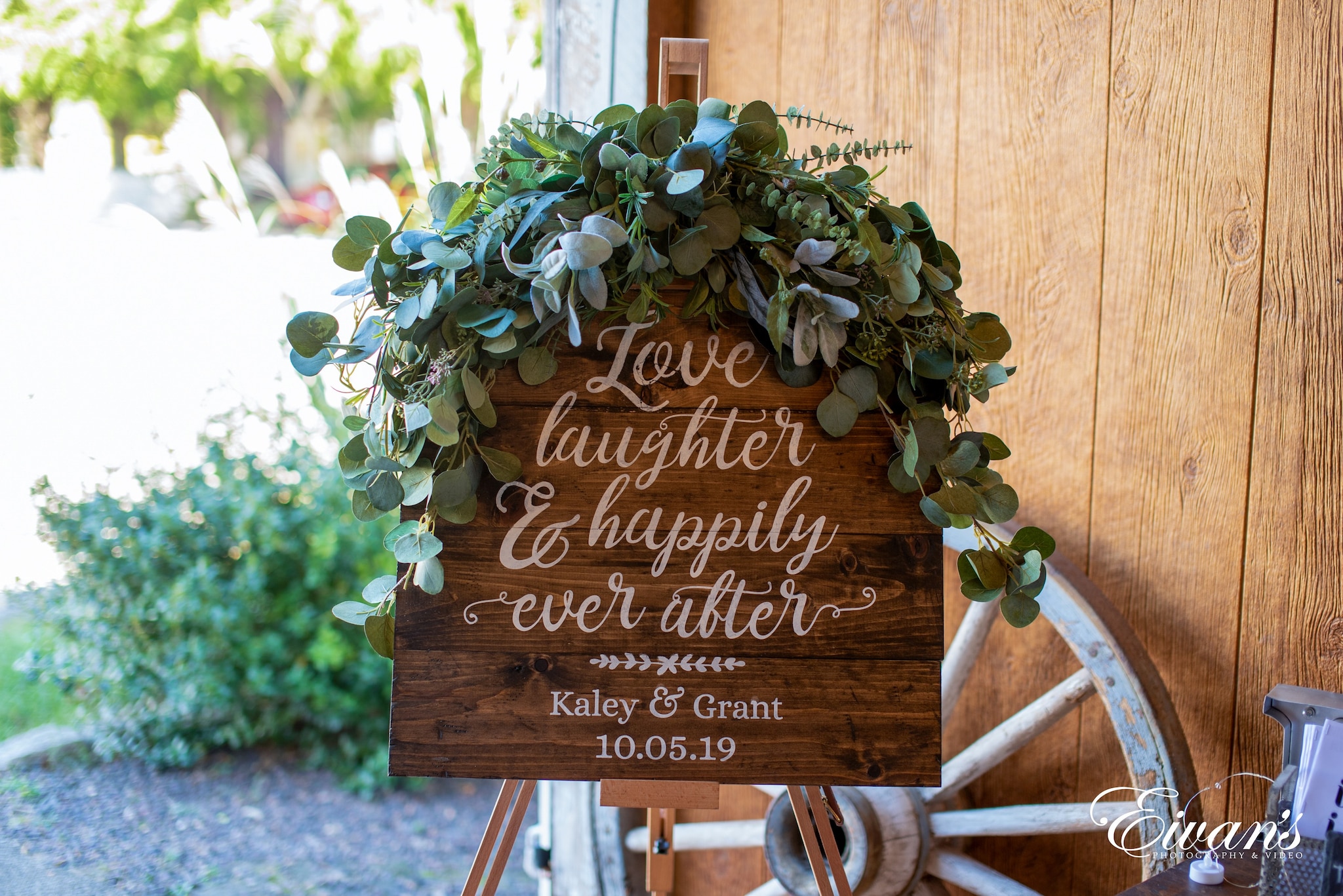 brown wooden welcome to the beach signage