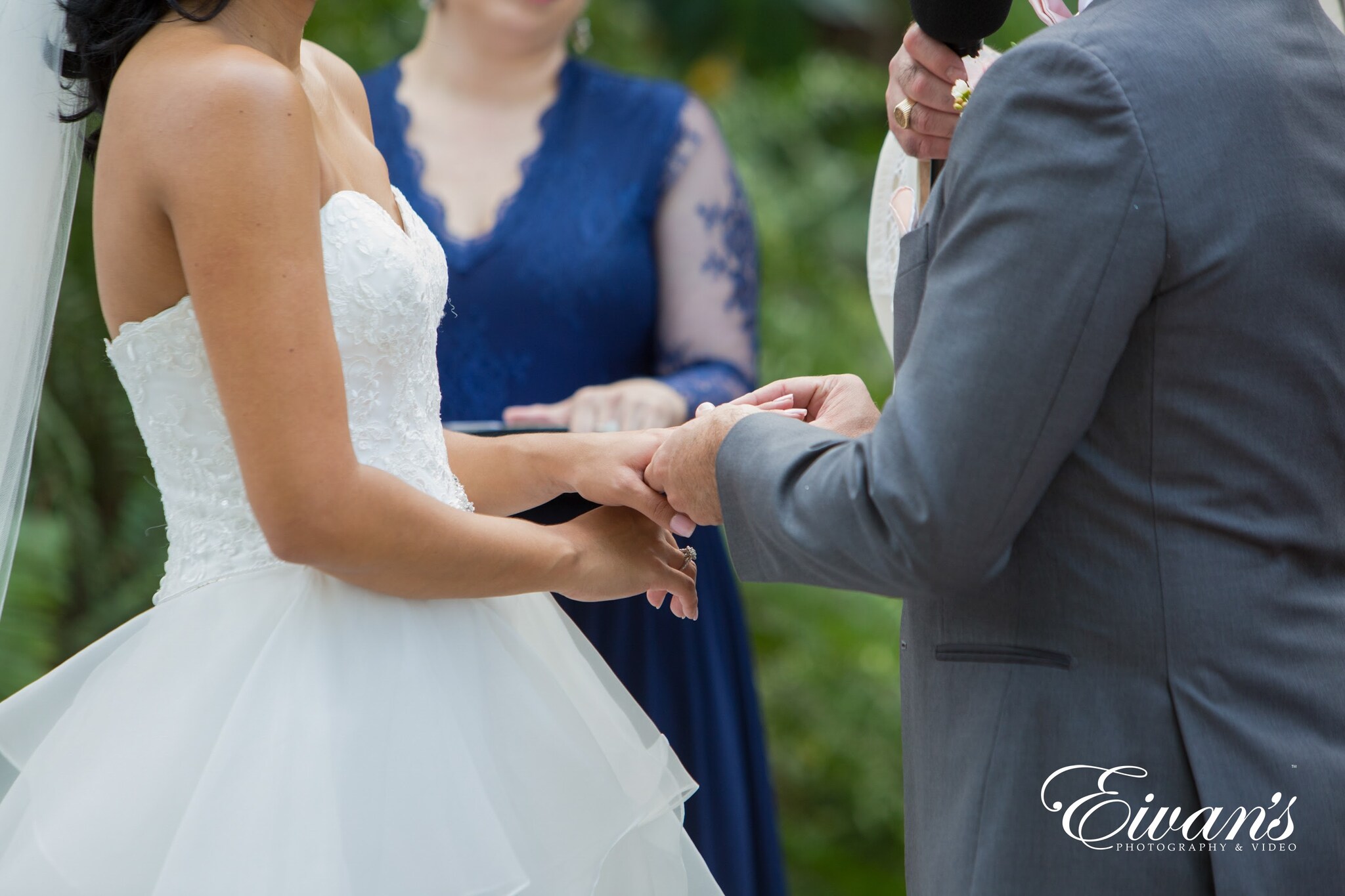 Top 10 Wedding Dress Designers 010