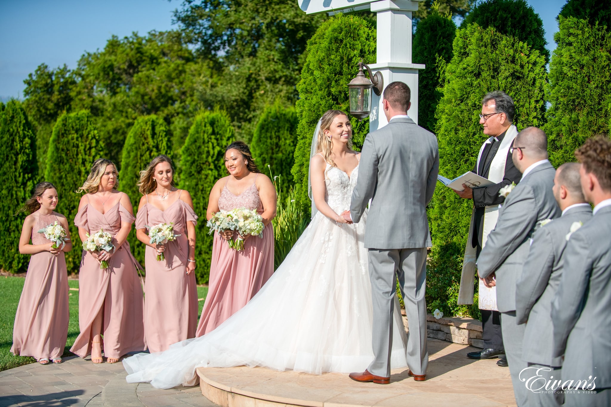 Copyright Eivan's Photo, Inc.