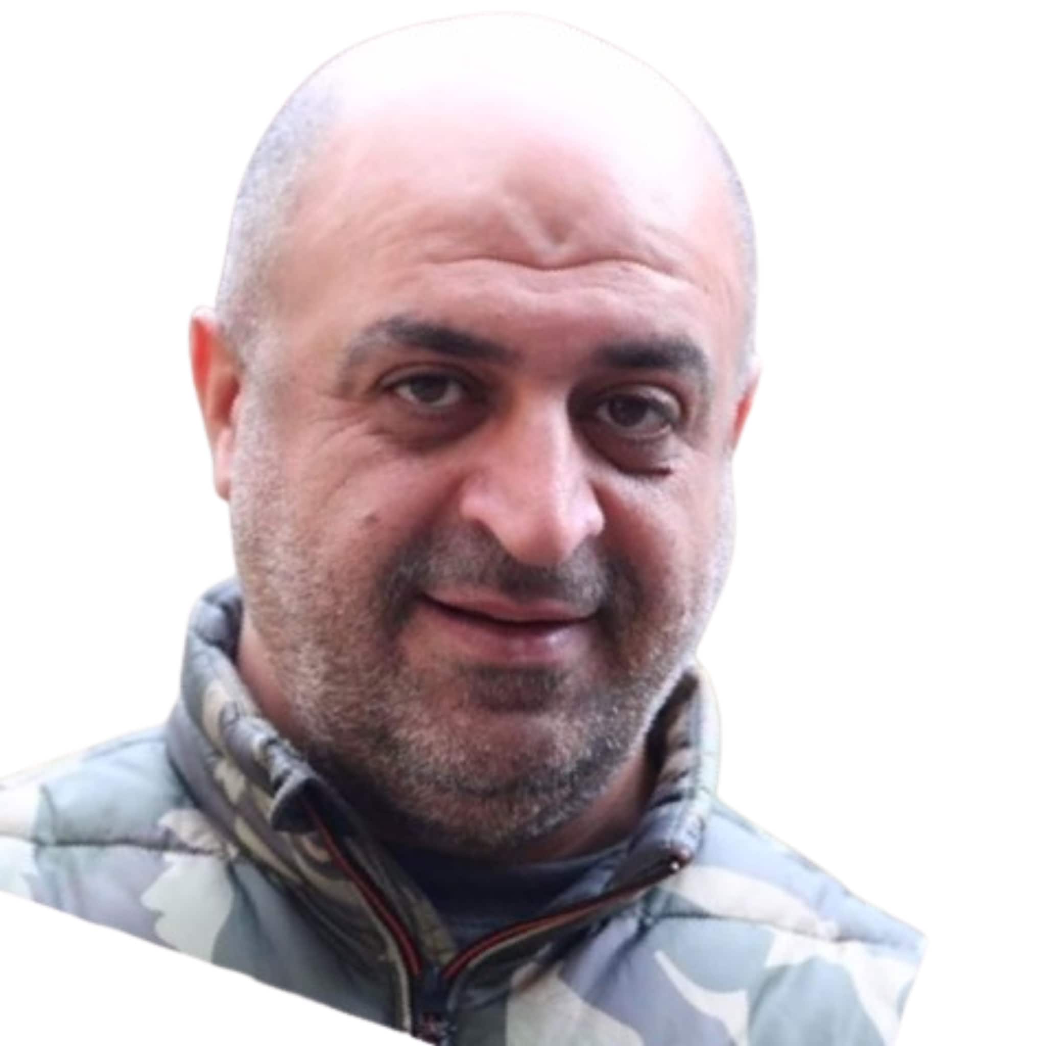 Ali E. Eivans Headshot (45)
