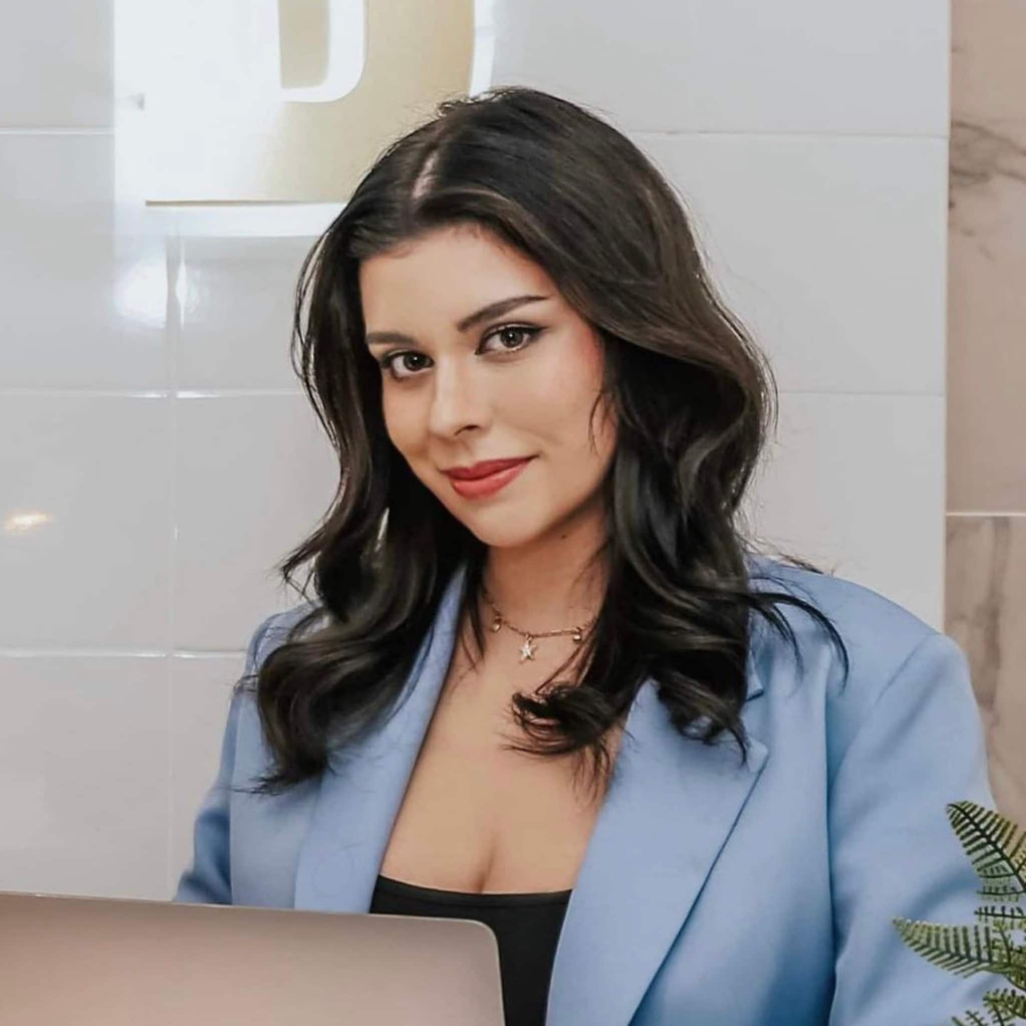 Eivans Headshot (10)